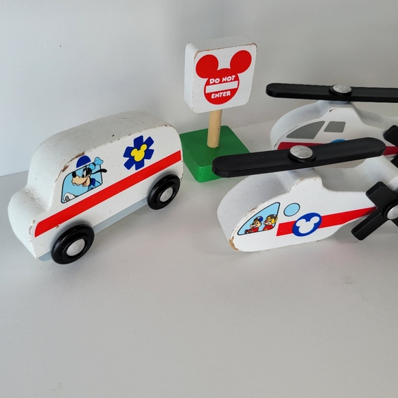Melissa and Doug Hospital Disney Emergency Play Set Pieces - Picture 5 of 6